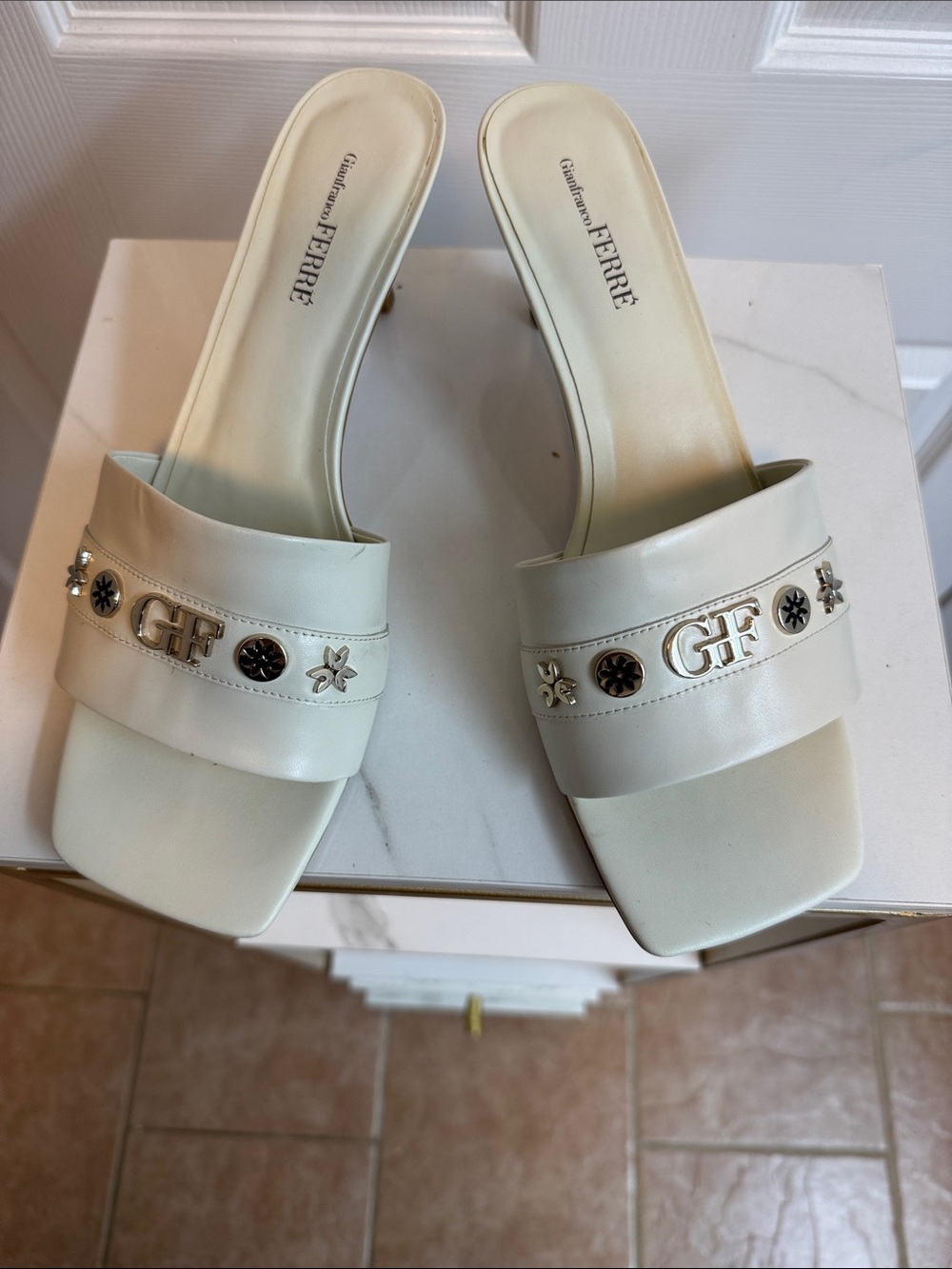 Gianfranco Ferre Cream Leather Slide Mules with GF Logo